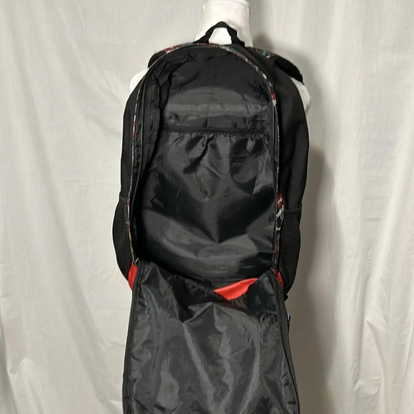 colorful Marvel Comics 18" backpack - Picture 2 of 4